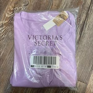 VS PINK Notch Neck Campus Tee